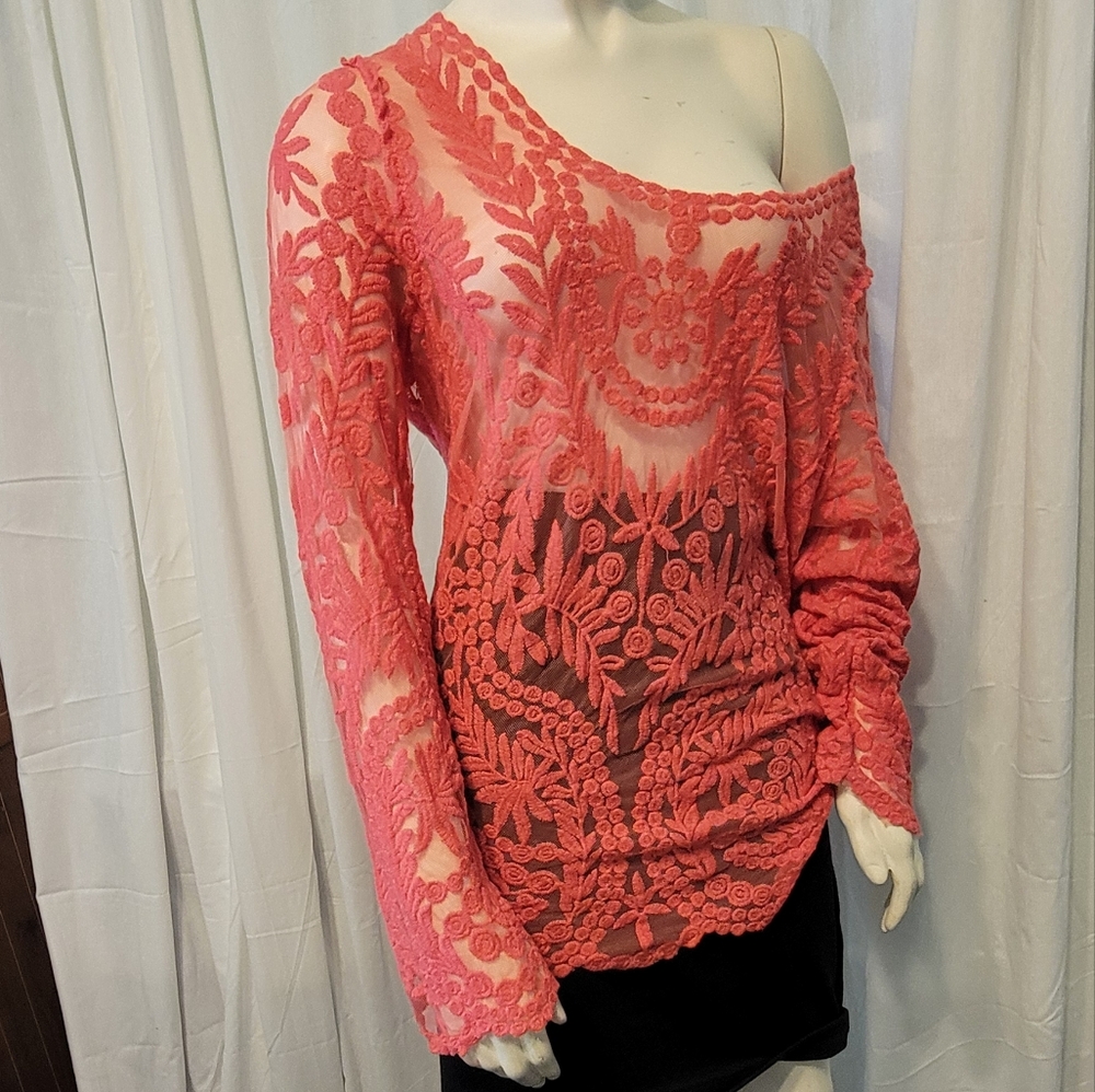Coral Lace Long Sleeve‎ Top
